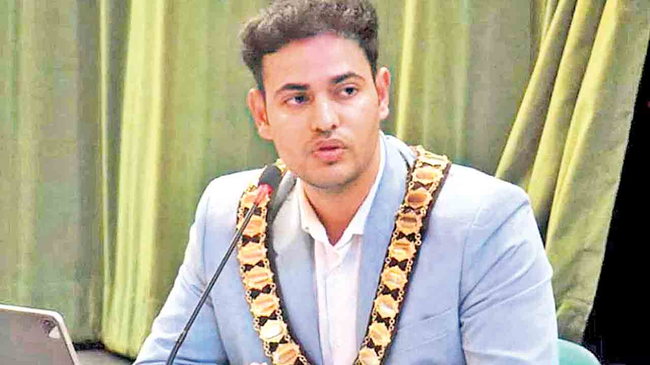 బ్రిటన్‌లో మేయర్‌గా భారత సంతతి యువకుడు చరిత్ర సృష్టించిన 23 ఏండ్ల కుర్రాడు