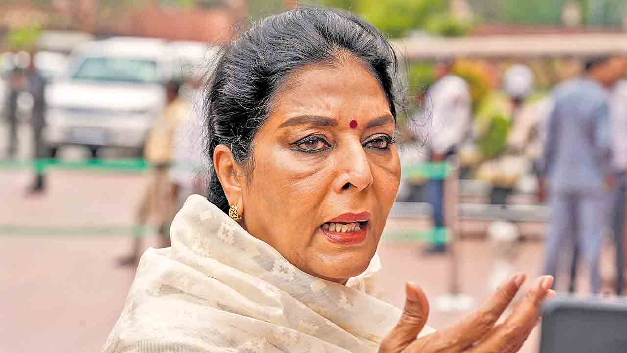Renuka Chowdhury | చెప్పులు మోసినోళ్లకే కాంగ్రెస్‌లో పదవులా.. ఎంపీ రేణుకాచౌదరి సంచలన వ్యాఖ్యలు!