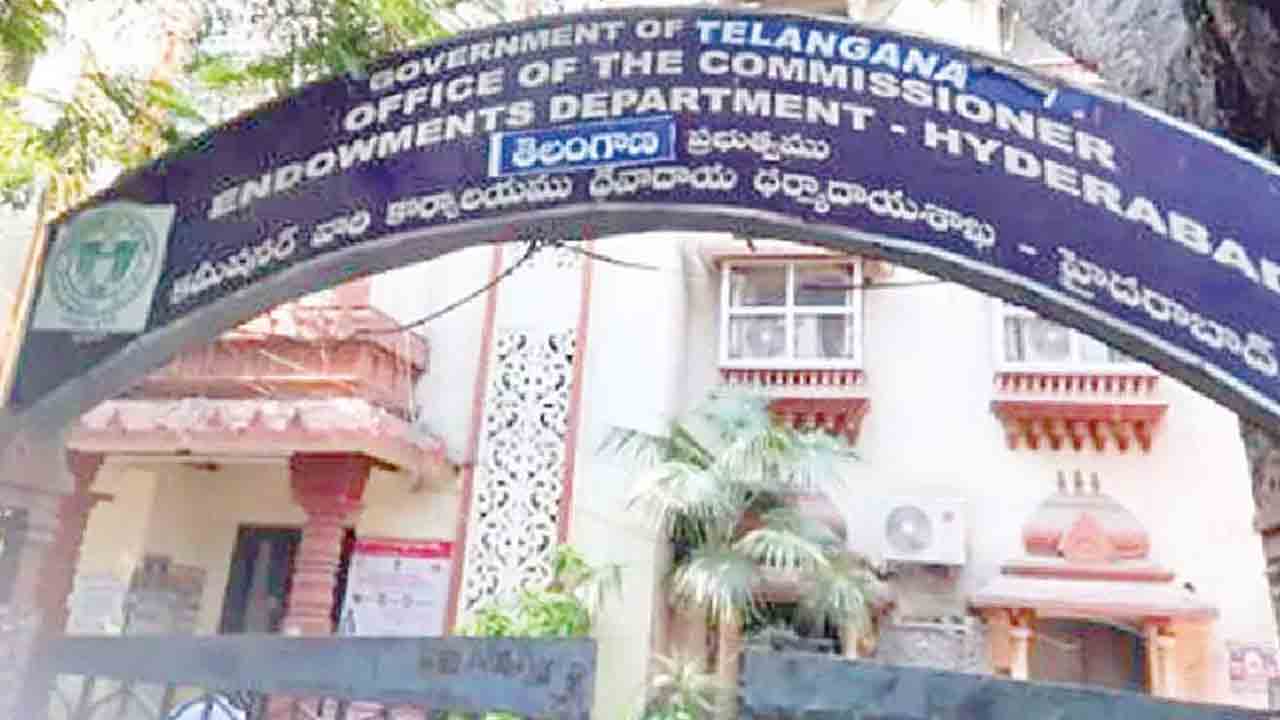 చాంబర్‌ పంచాయితీ.. బ్రాహ్మణ పరిషత్‌ చైర్మన్‌ సీటులో ధార్మిక సలహాదారు