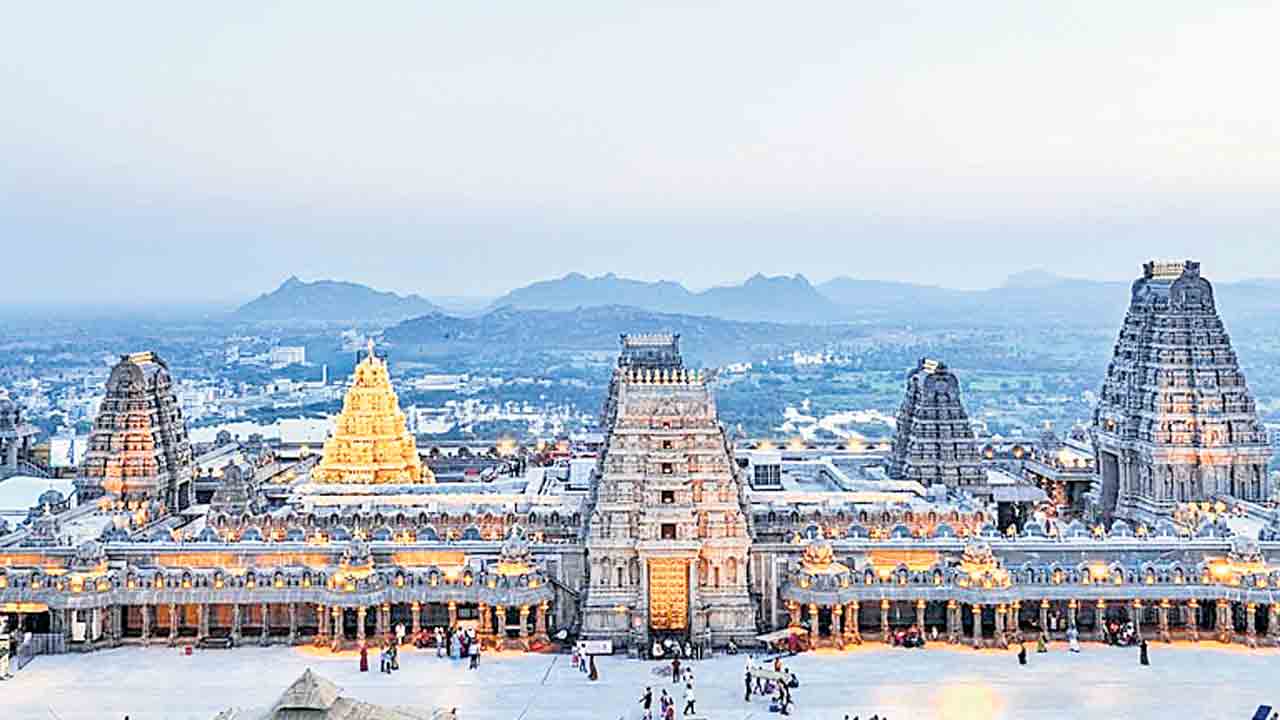 23న యాదగిరిగుట్టకు సీఎం.. కొండపై రూ. 100 కోట్ల అభివృద్ధి పనులకు శంకుస్థాపన