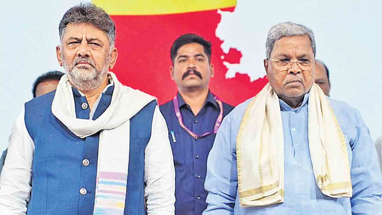 కాంగ్రెస్‌లో మళ్లీ కర్ణాటక రచ్చ.. నాయకత్వ మార్పుపై ఇరువర్గాల పోరు