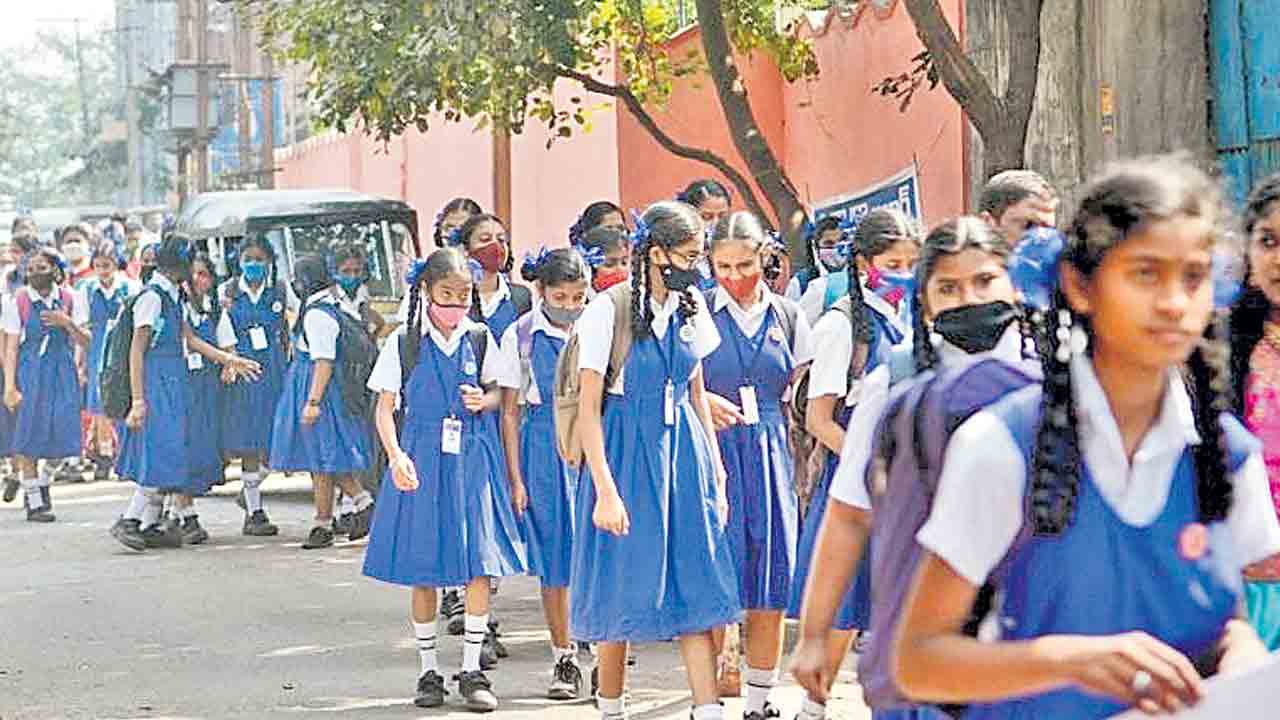 బడుల్లో ఎక్స్‌టర్నల్‌ అసెస్‌మెంట్‌.. ఏటా రెండు పరీక్షల నిర్వహణ