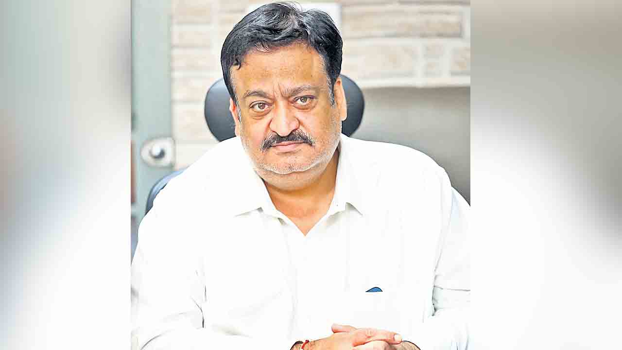 తెలంగాణ ఫిల్మ్‌ ఛాంబర్‌ అధ్యక్ష పదవికి సునీల్‌ నారంగ్‌ రాజీనామా