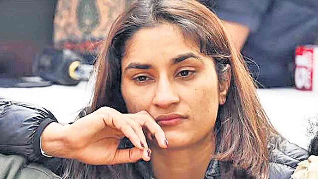 ఆసియా గేమ్స్‌ సెలెక్షన్స్‌కు వినేశ్‌ అర్హతను మేమే తేల్చేస్తాం.. అనర్హత వేటు వేసిన రెజ్లింగ్‌ ఫెడరేషన్‌పై ఢిల్లీ హైకోర్టు ఆగ్రహం