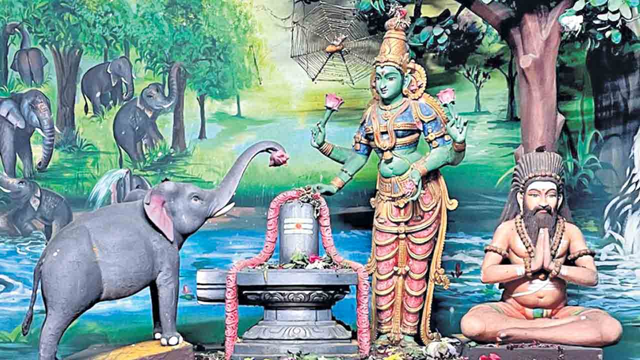 అయ్యవారికి అమ్మవారి పూజలు