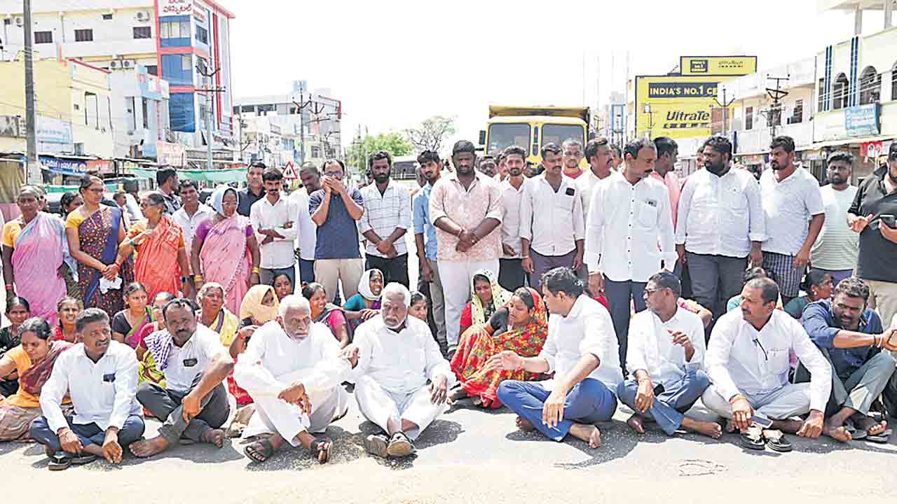కర్కశ పాలనలో కడతేరిన కర్షకులు.. కొనుగోలు కేంద్రాల్లో మరణమృదంగం
