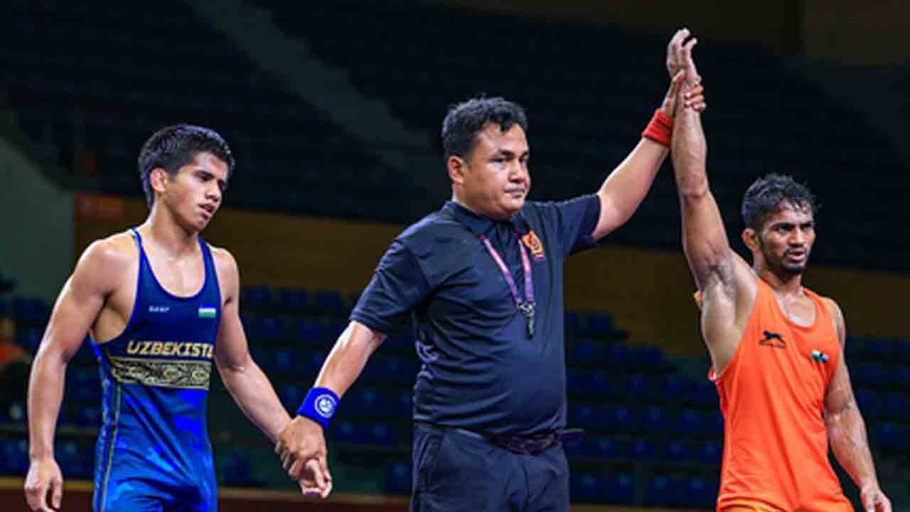 రెజ్లర పసిడి మోత