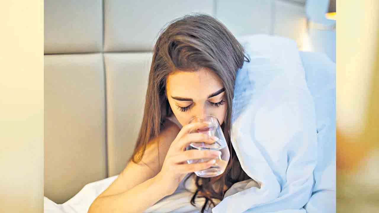 నిద్ర మధ్యలో.. ఓ గ్లాసు నీళ్లు!