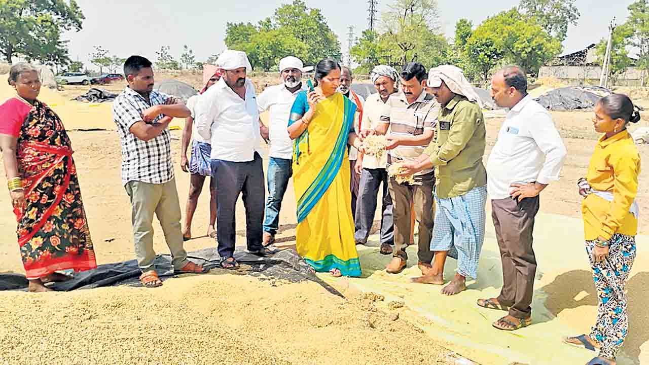 ధాన్యం కొనుగోలులో ప్రభుత్వం విఫలం.. మాజీ డిప్యూటీ స్పీకర్‌ పద్మాదేవేందర్‌రెడ్డి ధ్వజం