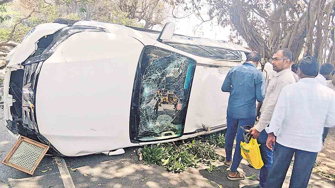 టీజీవో రాష్ట్ర అధ్యక్షుడు ‘ఏలూరి’కి తప్పిన ప్రమాదం