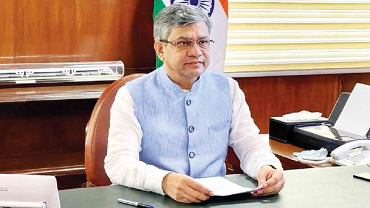 కాజీపేటలో ఇంటర్‌సిటీ రైళ్ల తయారీ : అశ్వినీ వైష్ణవ్‌
