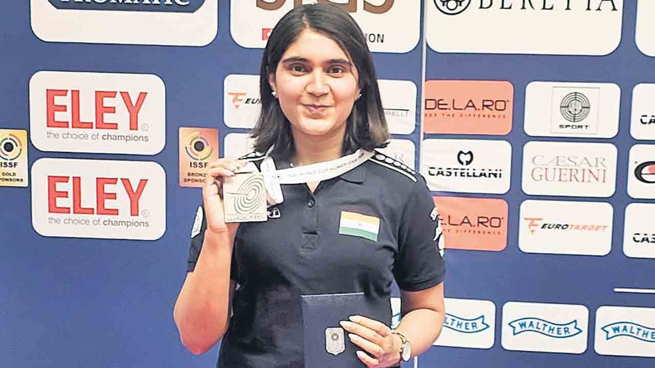 ఇషా రజత గురి.. సురుచికి స్వర్ణం