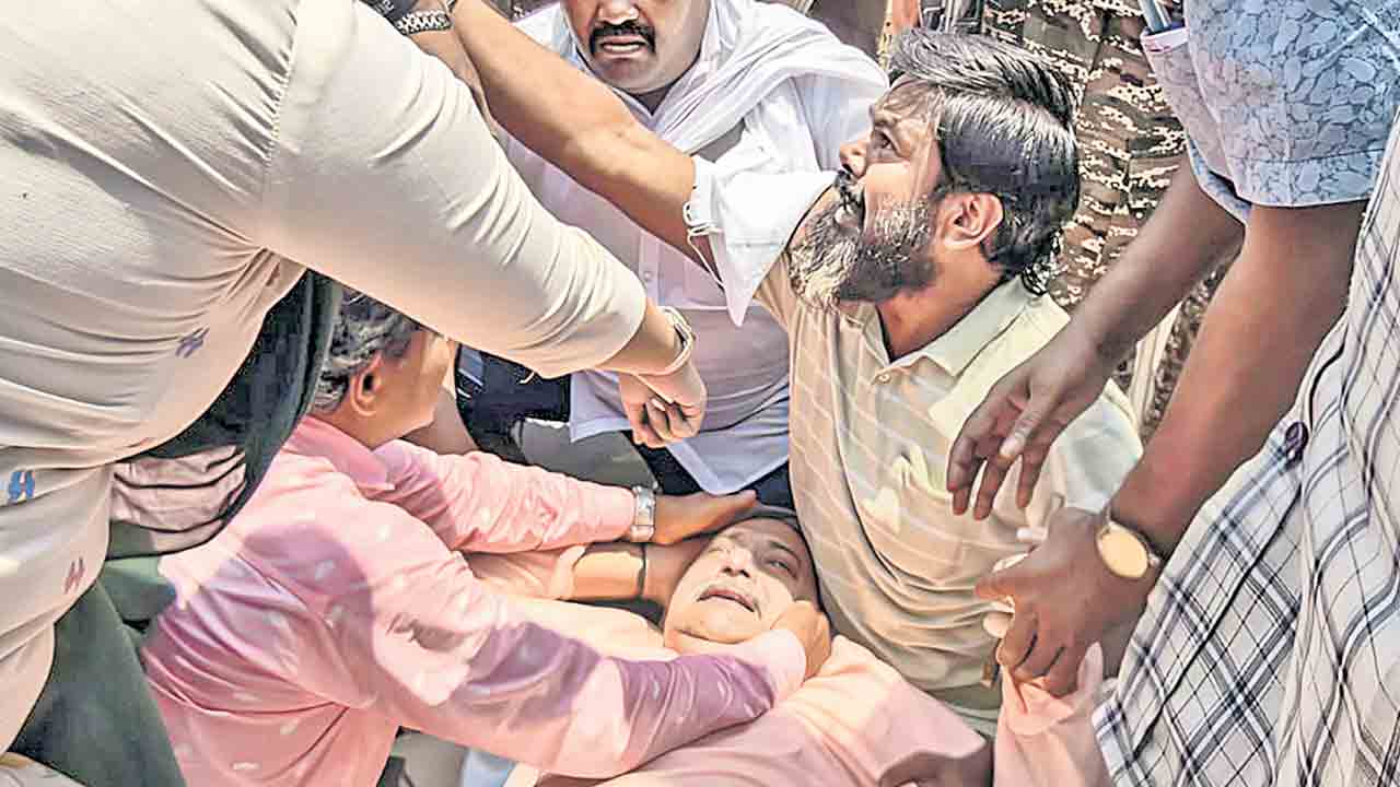 మరో టీఎంసీ ఎంపీపై దాడి.. కల్యాణ్‌ బెనర్జీ తలకు గాయం