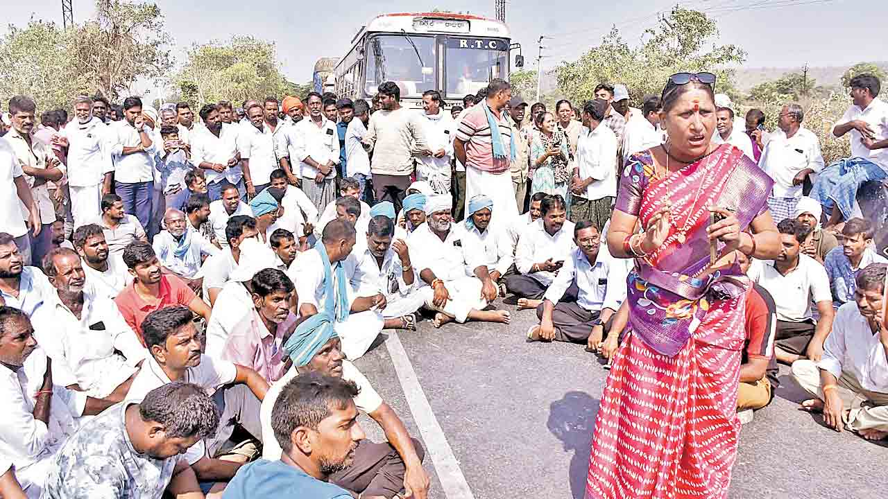 కొనేదాకా కొట్లాడుడే.. కొనుగోలులో ఆలస్యం.. అన్నదాతకు శాపం..!