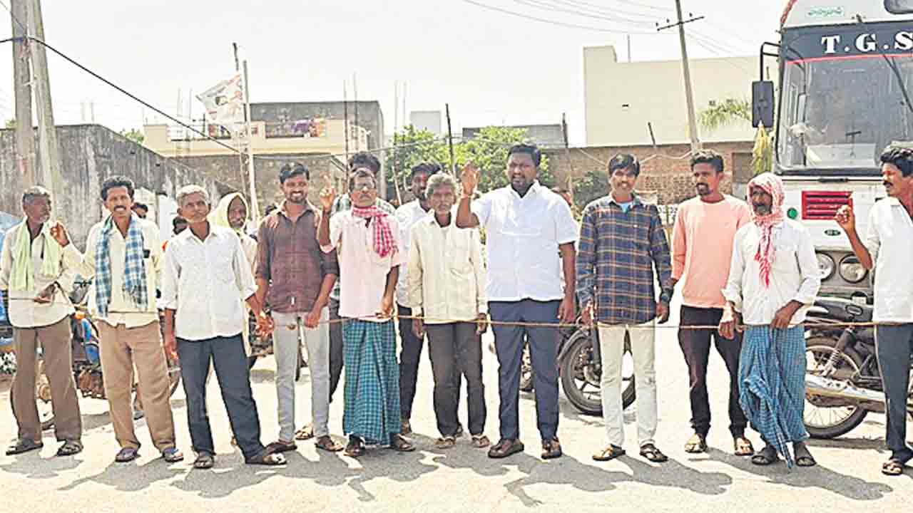 కొనుగోళ్ల జాప్యంపై రైతుల ఆగ్రహం
