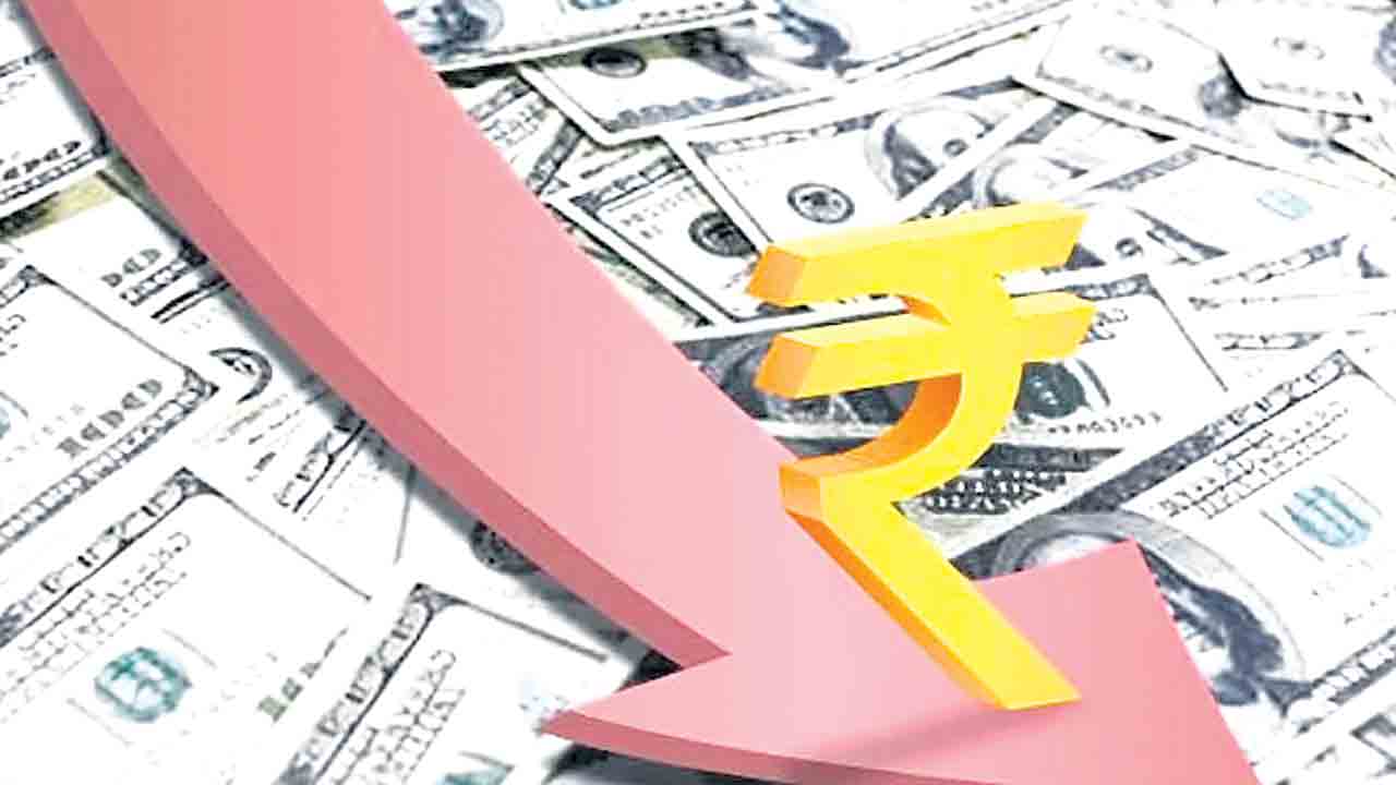 మోదీ ప్రయోగాలతోనే రూపాయి పతనం