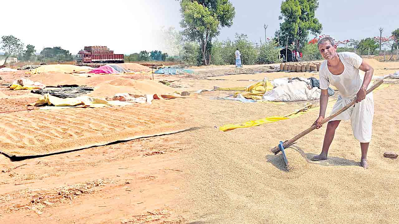 కుప్పలు.. తిప్పలు