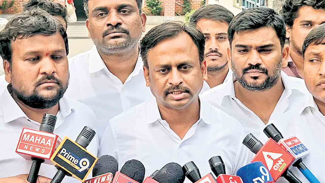 సీఎం రేవంత్‌పై క్రిమినల్‌ కేసు నమోదు చేయాలి