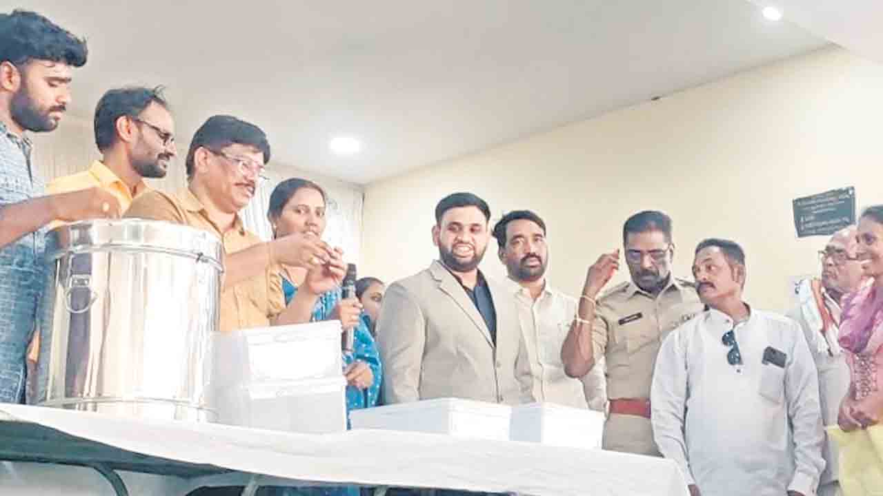 అనర్హులకు డబుల్‌ బెడ్రూం ఇండ్లా?