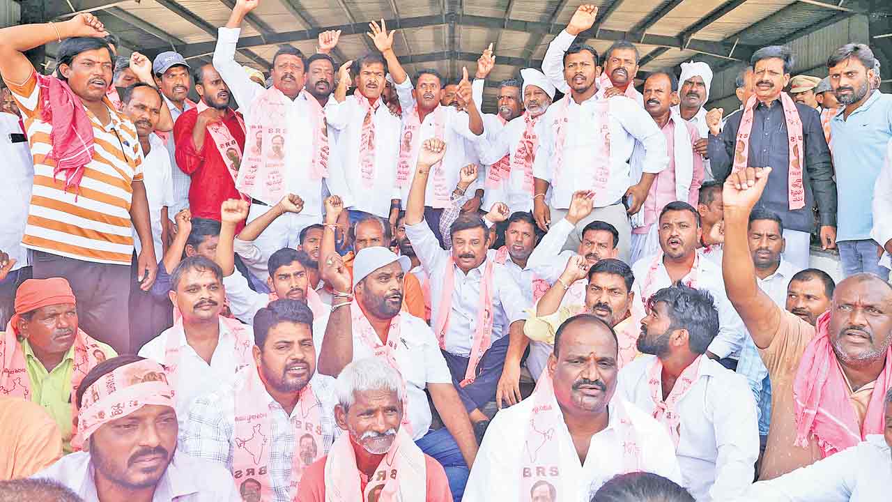 ధాన్యంపై గళమెత్తిన ఎమ్మెల్యే