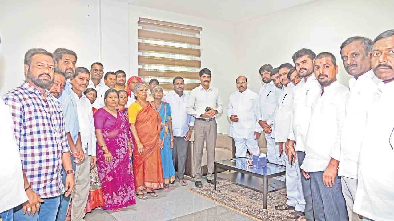 రైతులకు న్యాయం చేయాలి