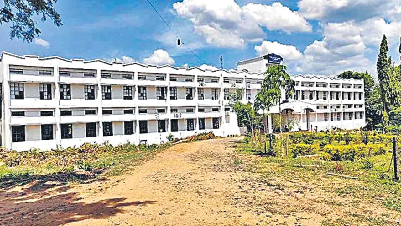 ఎర్త్‌ వర్సిటీపై సర్కార్‌ చిన్నచూపు!