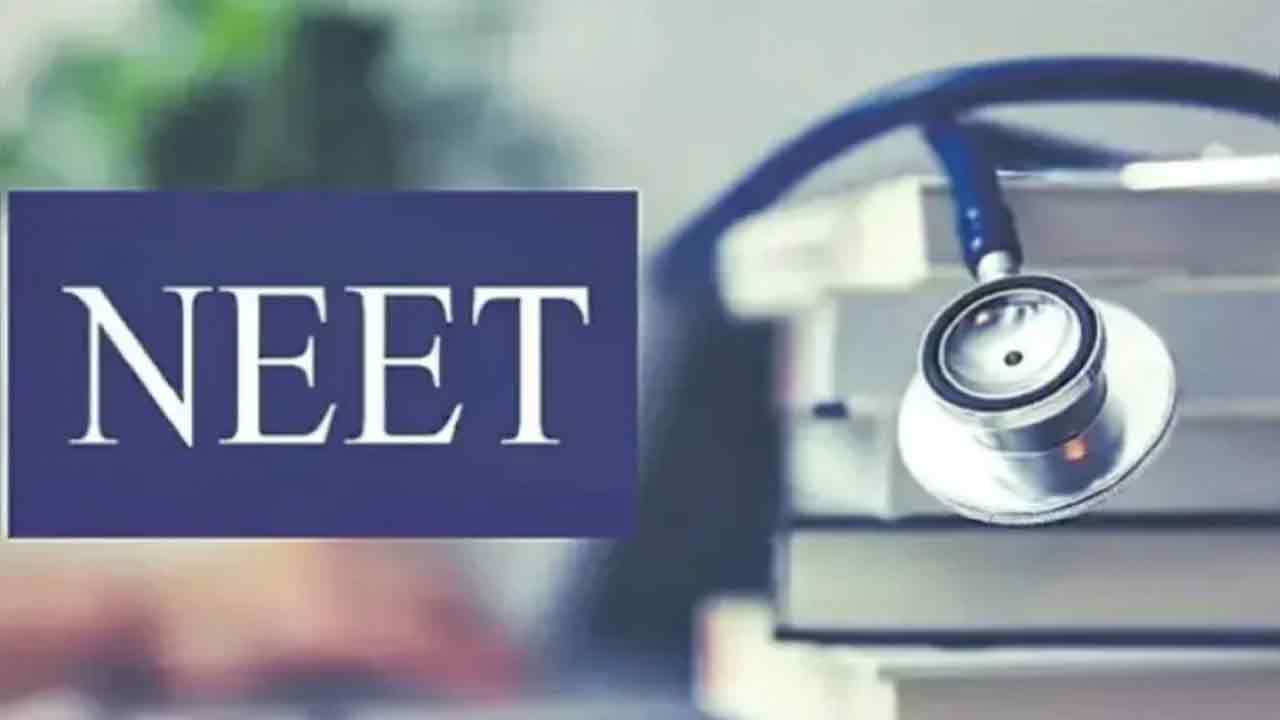 మోదీ హయాంలో లీకేజీలు నిత్యకృత్యం
