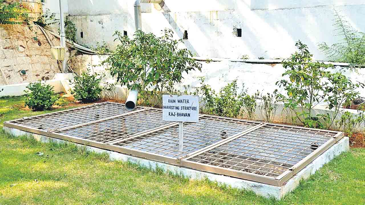 అటకెక్కిన ఇంకుడు గుంతలు