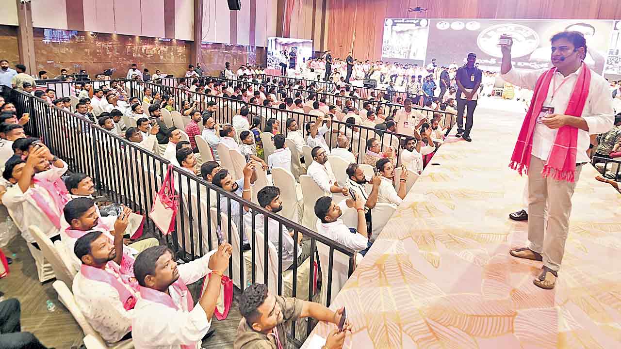 రేవంత్‌.. ఫ్యూచర్‌ లేని లీడర్‌