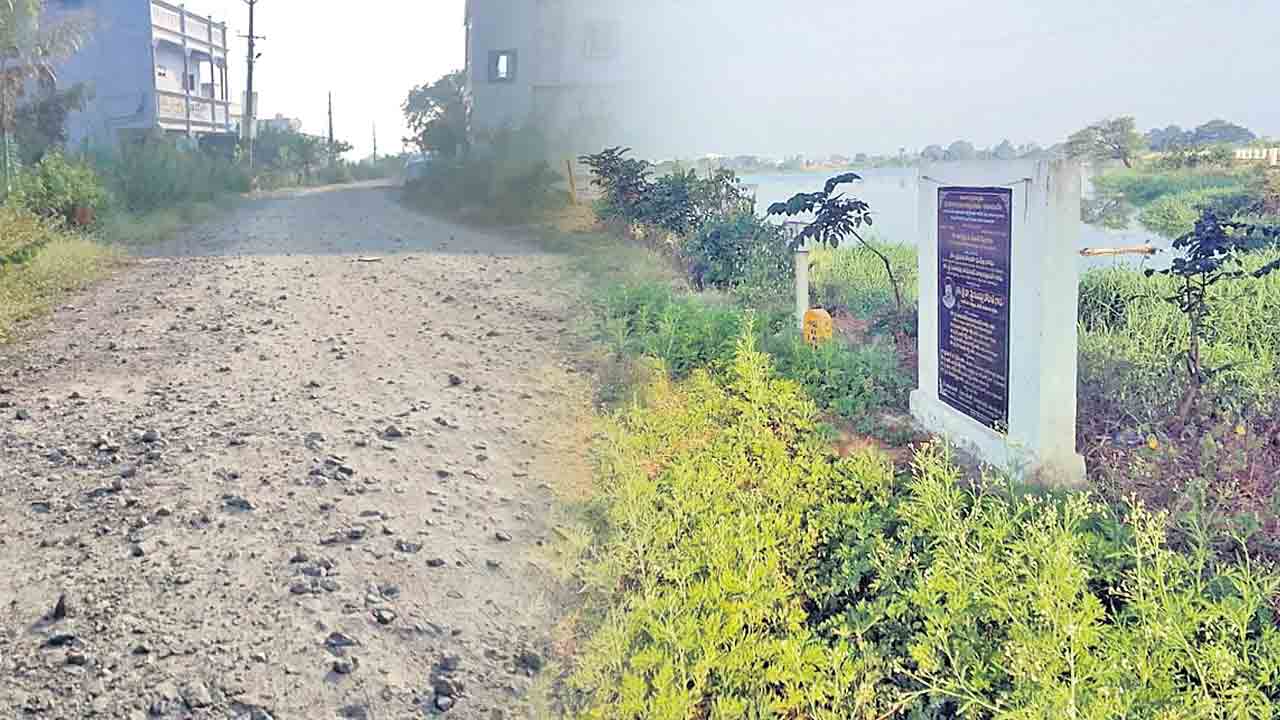 వెక్కిరిస్తున్న పనులు
