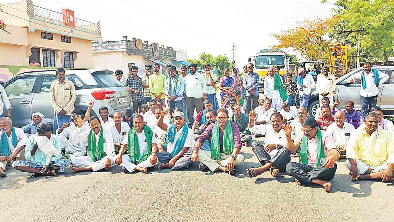 కొనుగోళ్లు.. ఇంకెన్నాళ్లు?