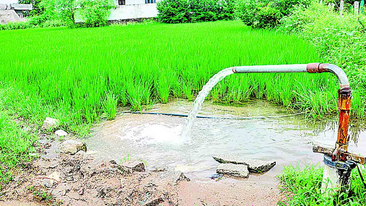 రైతు నెత్తిన కరెంట్‌ పిడుగు