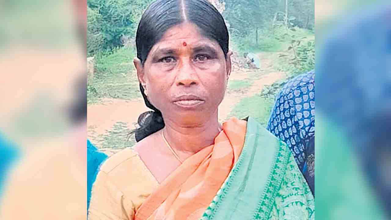 రోడ్డు ప్రమాదంలో మహిళా రైతు మృతి