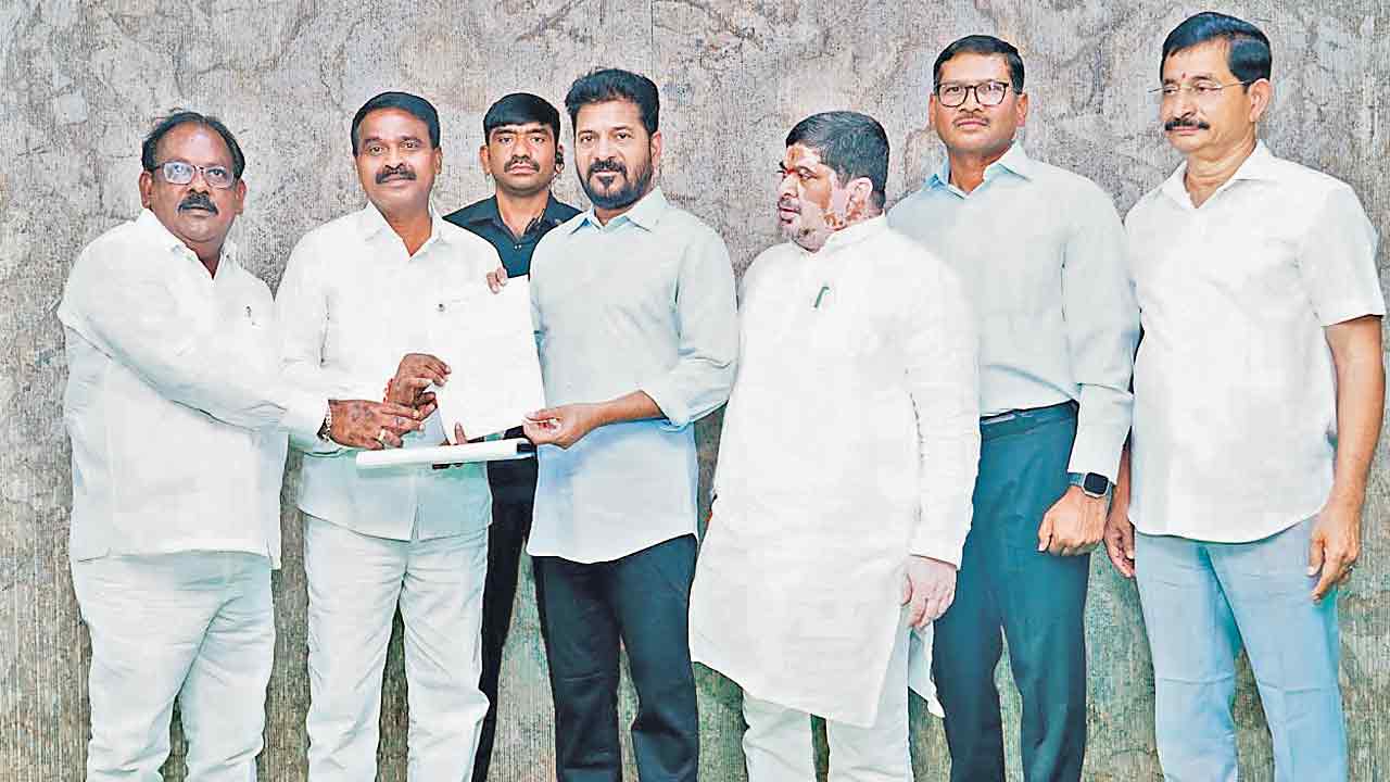 మీరే చర్చించుకొని నిర్ణయం చెప్పండి
