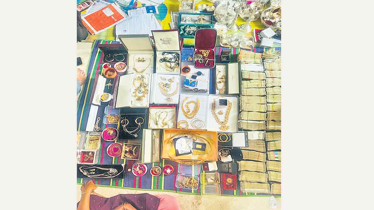 జలమండలి జీఎం అక్రమార్జన వంద కోట్ల పైనే!