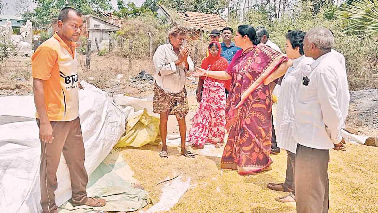 కాంగ్రెస్‌ పాలనలో రైతుల అరిగోస