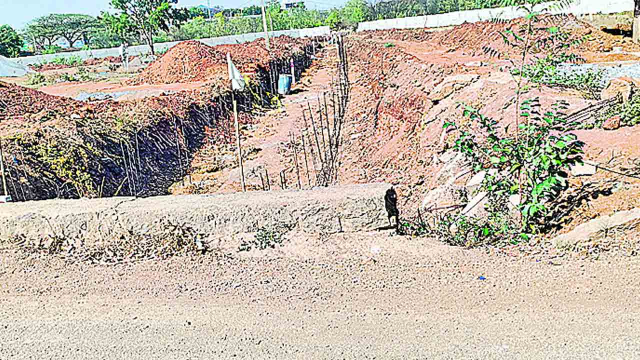 ఎస్సారెస్పీ కాల్వ ఆక్రమణ