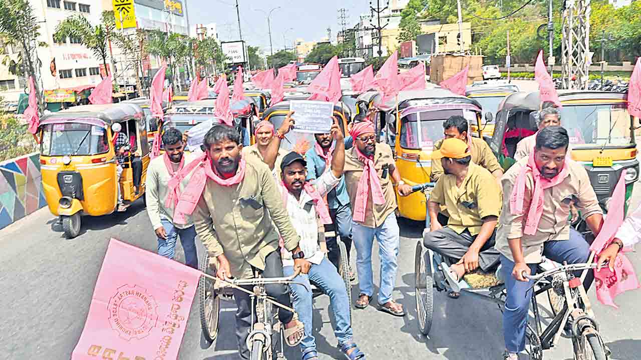 ఇంధన ధరలు తగ్గించకపోతే సీఎం ఇంటిని ముట్టడిస్తాం