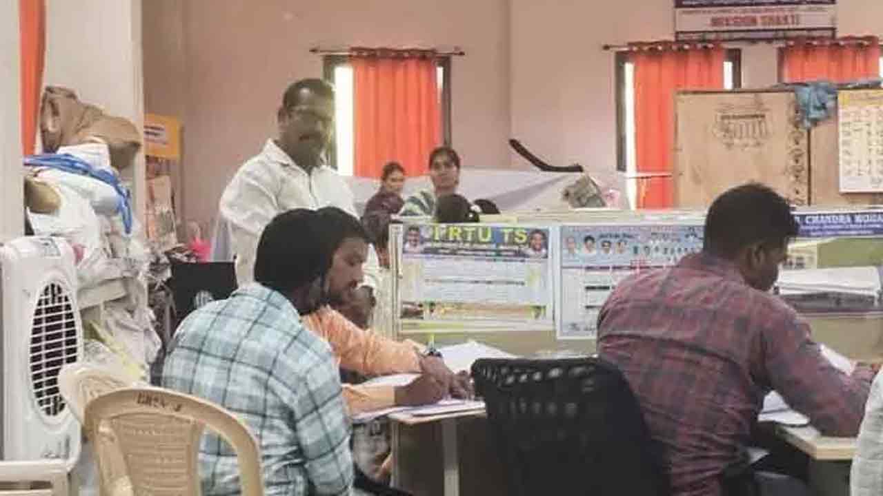సంక్షేమ శాఖ కార్యాలయాల్లో ఏసీబీ తనిఖీలు