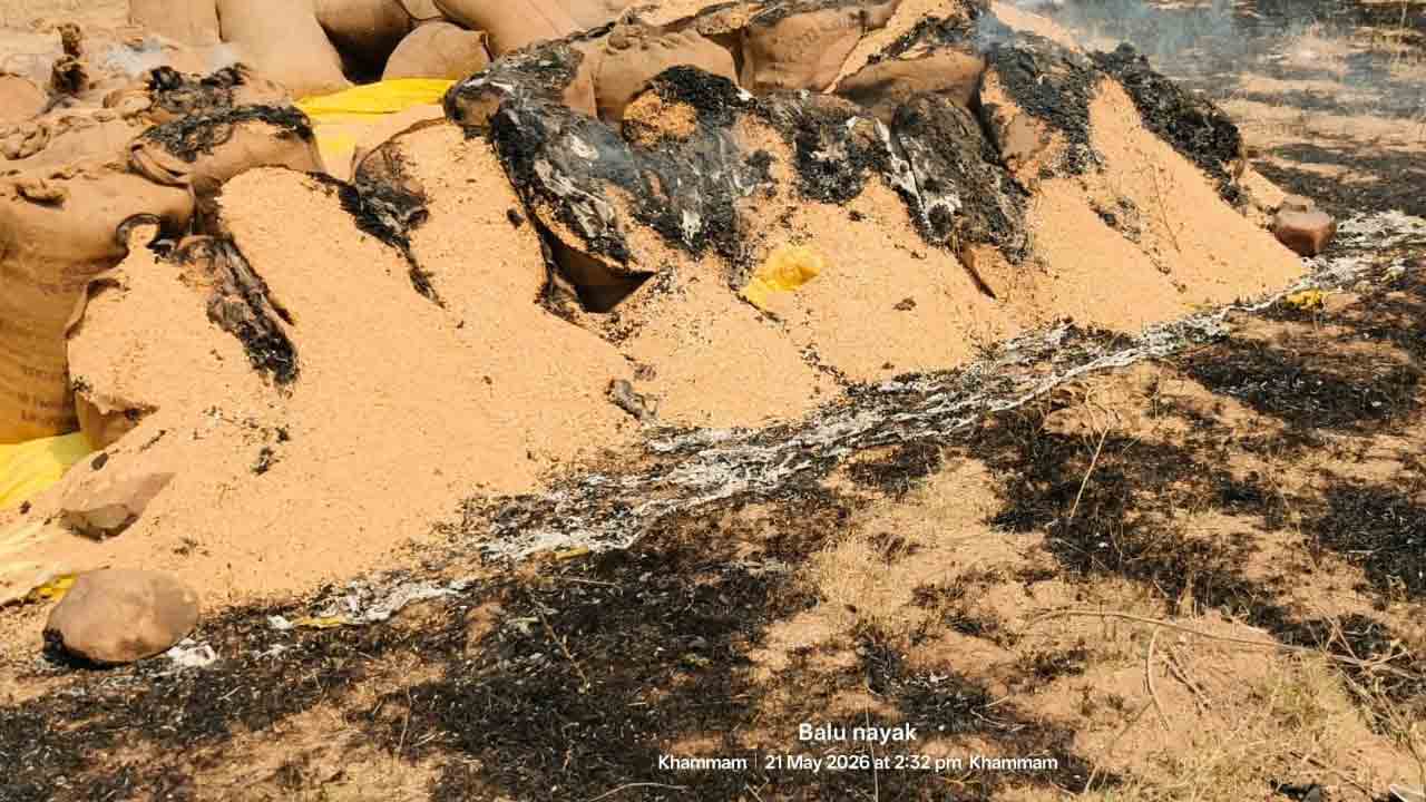 కొనుగోలు కేంద్రంలో ధాన్యం దగ్ధం