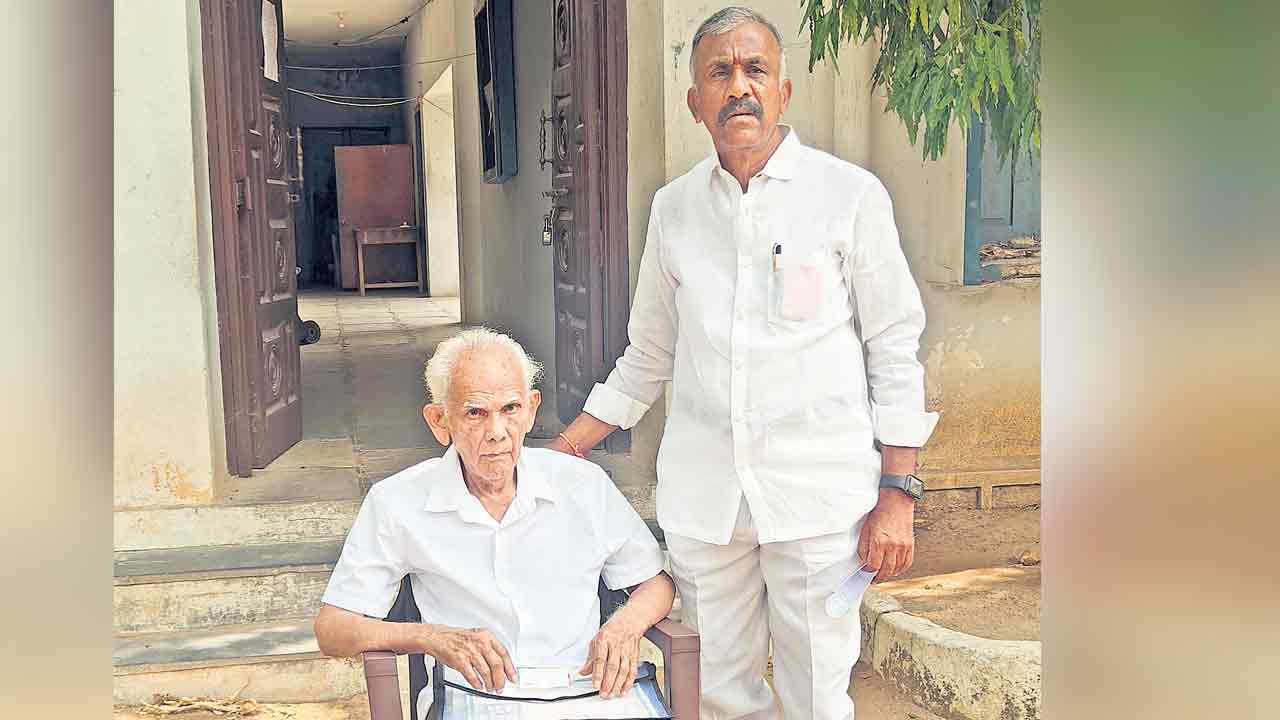 పండుటాకుకు ఎంతగోస