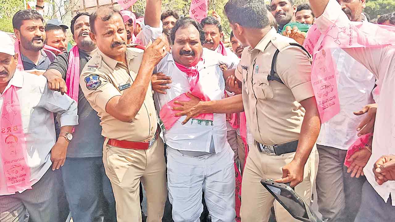 రైతులను గోసపెడుతున్న కాంగ్రెస్‌