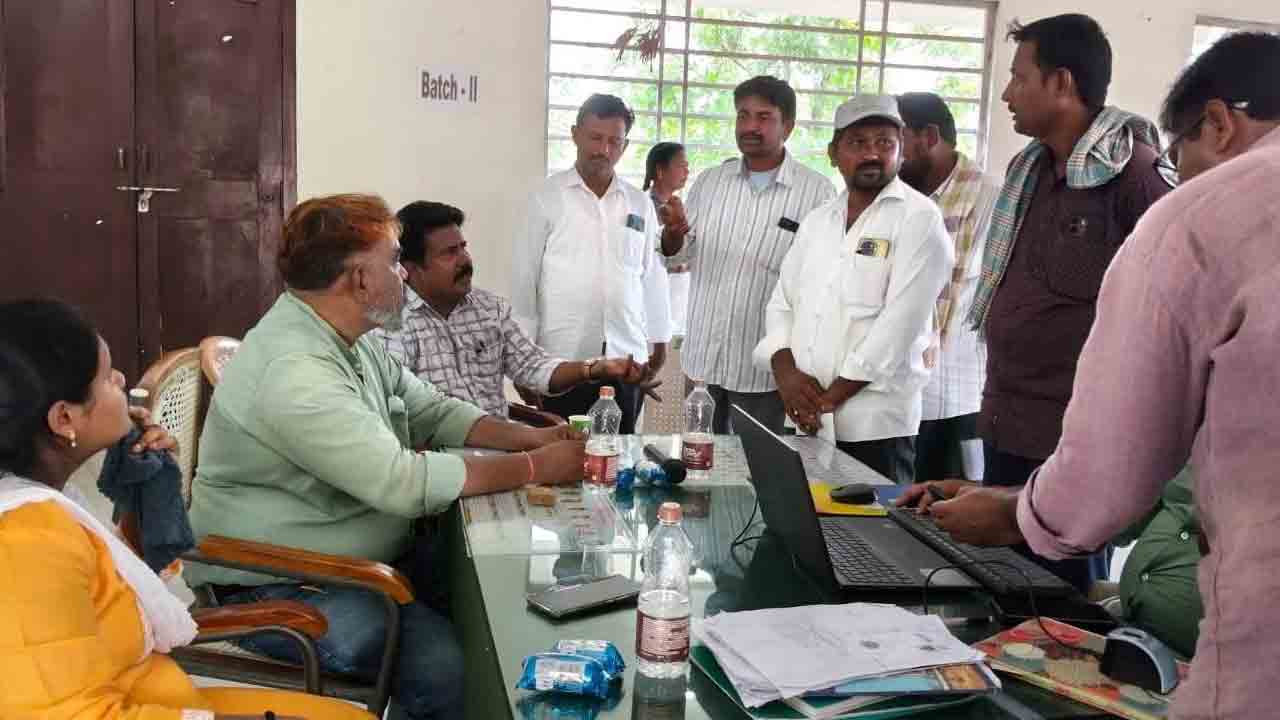పంట కొనుగోళ్లపై అన్నదాతల ఆగ్రహం