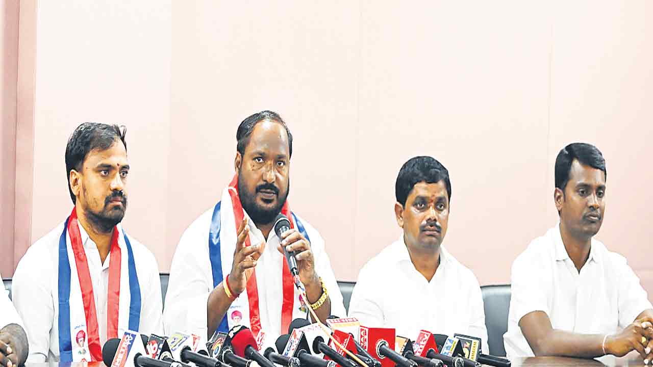 లక్ష మందితో దిగ్బంధం