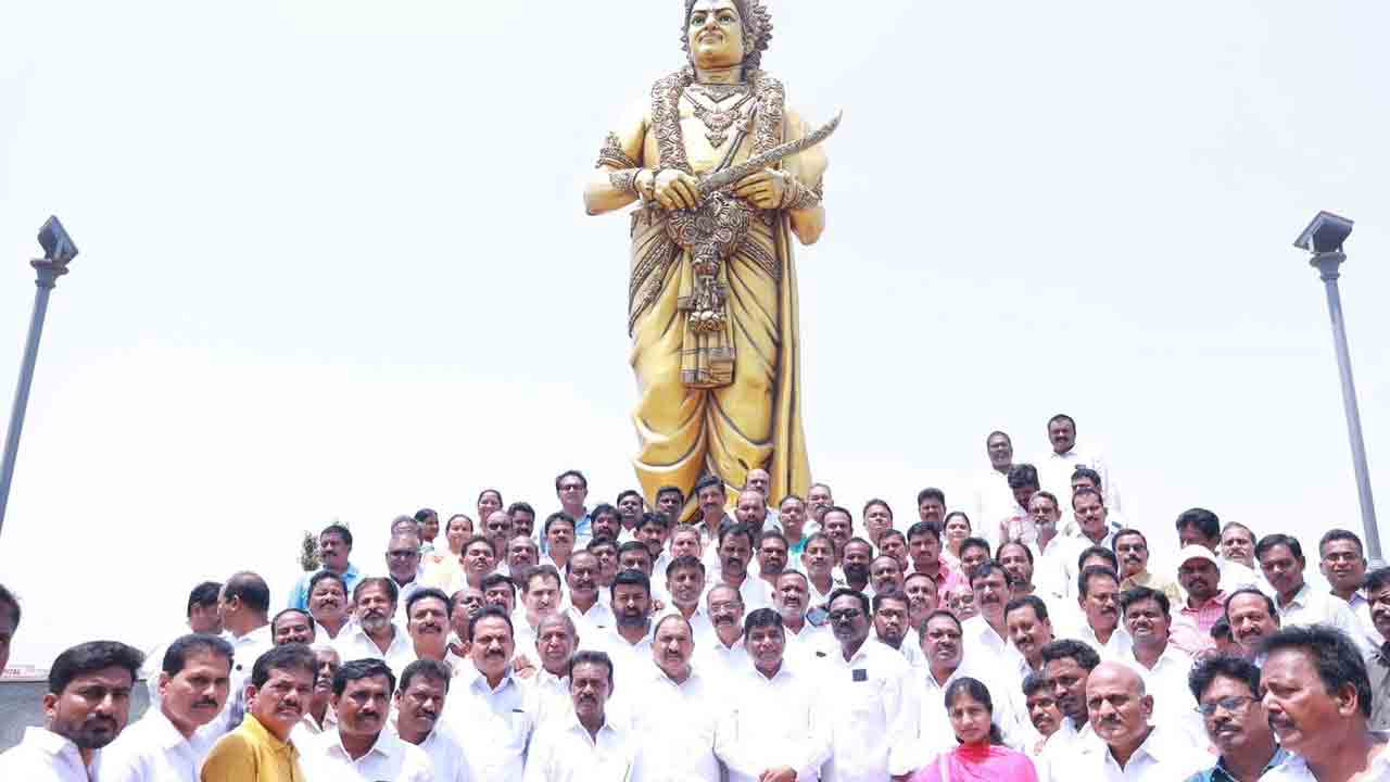 నిరుద్యోగులు రగిలిపోతున్నరు!