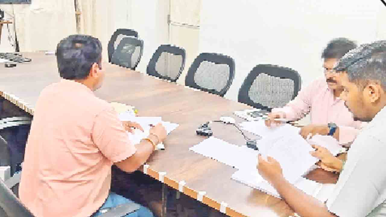 భవిత శిక్షణకు యువతను పంపించండి