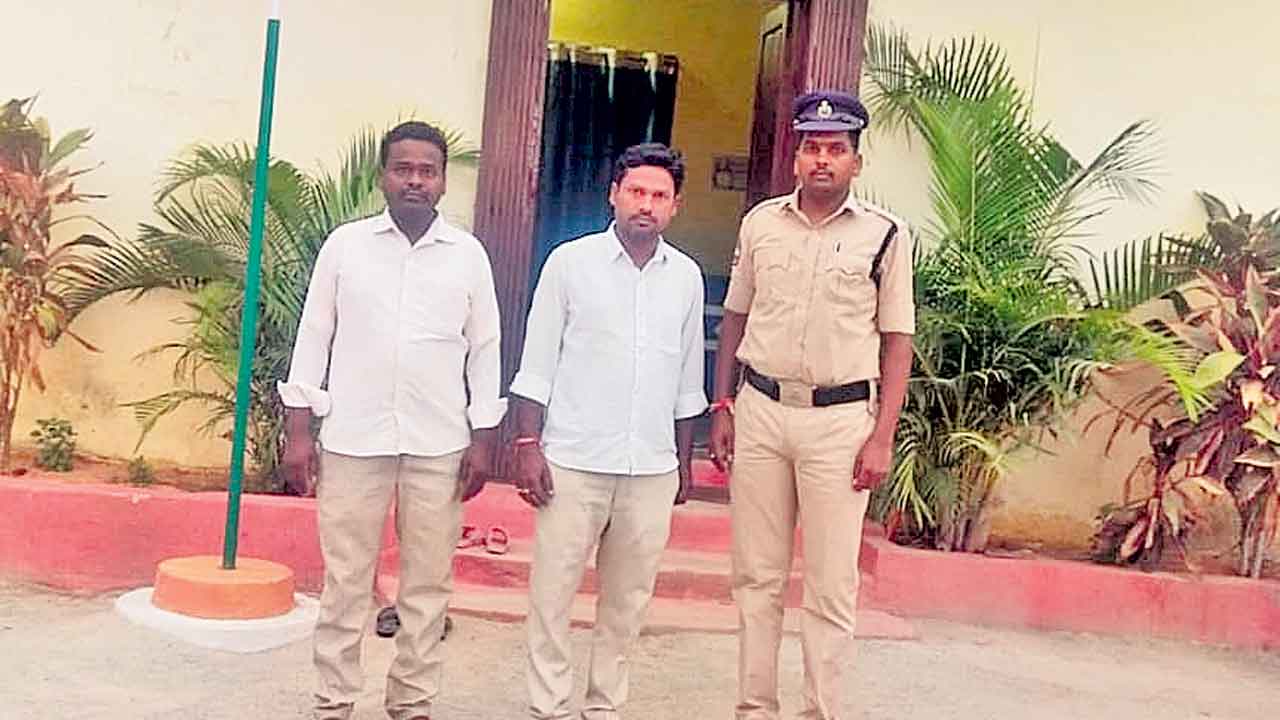 సీఎం పర్యటన నేపథ్యంలో.. ముందస్తు అరెస్టులు