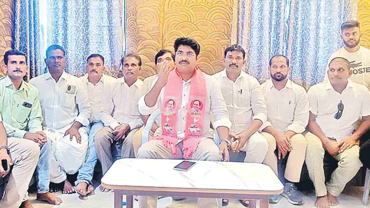 పోలీసులు నిర్లక్ష్యంగా వ్యవహరిస్తున్నారు