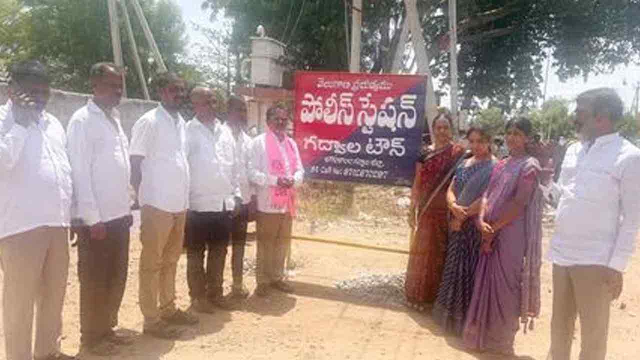 బీఆర్‌ఎస్‌ కౌన్సిలర్లపై కేసులు