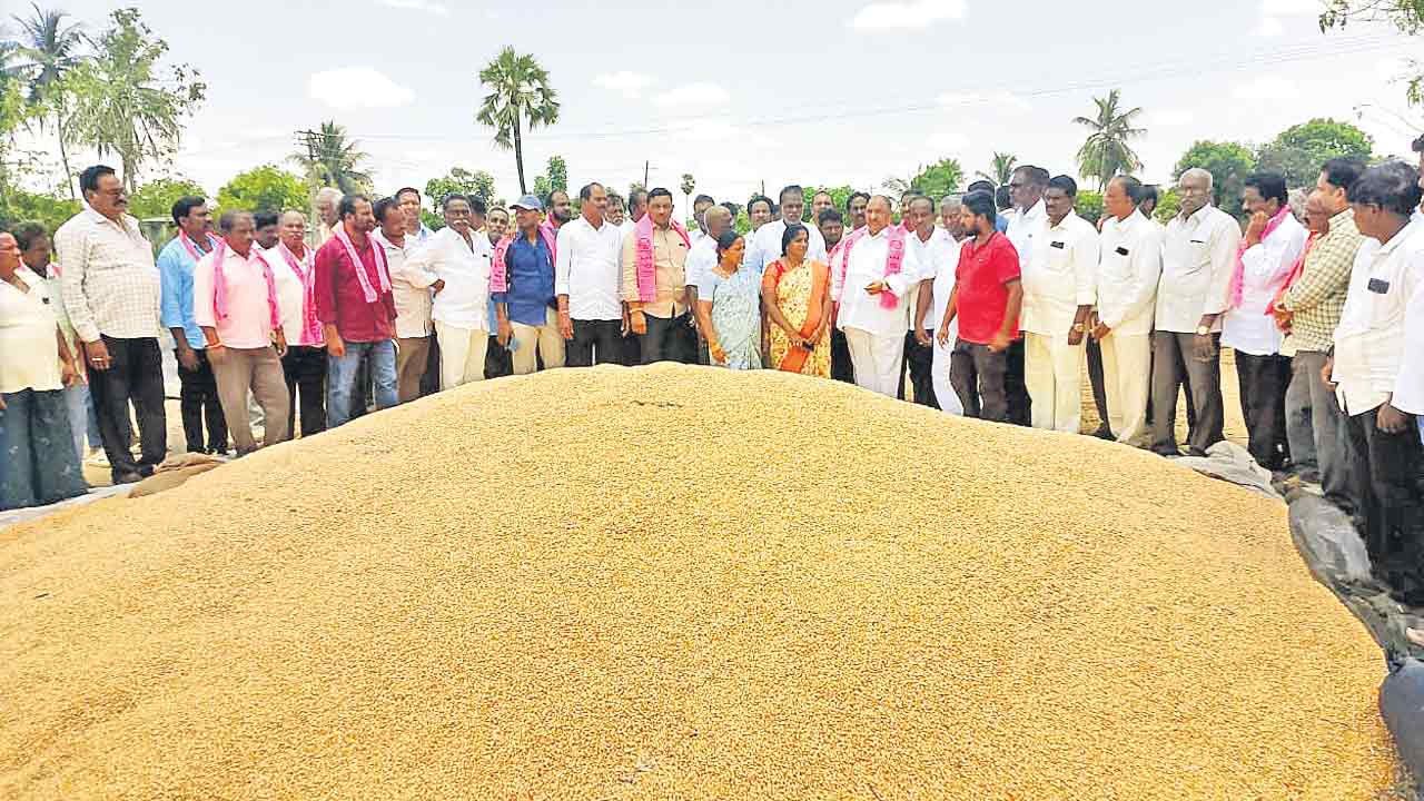 పంటను ఎందుకు కొంటలేరు?